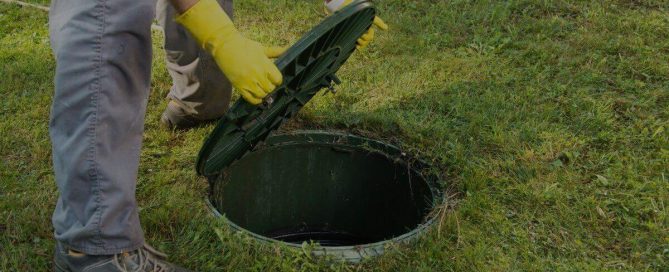 septic lid being taken off | advantages of buying septic business | ServiceCore software for portable restroom & dumpster companies