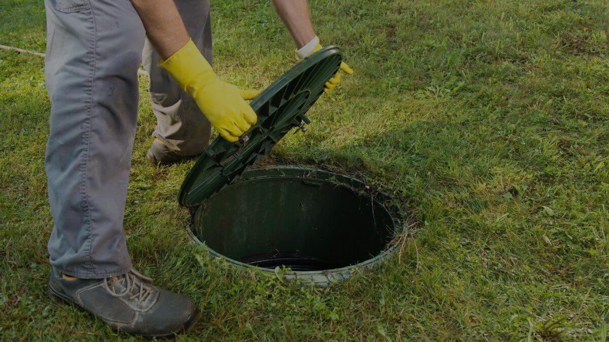 septic lid being taken off | advantages of buying septic business | ServiceCore software for portable restroom & dumpster companies