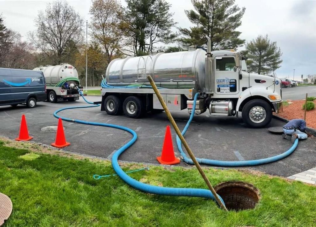 septic tank work site | Challenges faced by most septic tank businesses | ServiceCore software for portable restroom & dumpster companies”